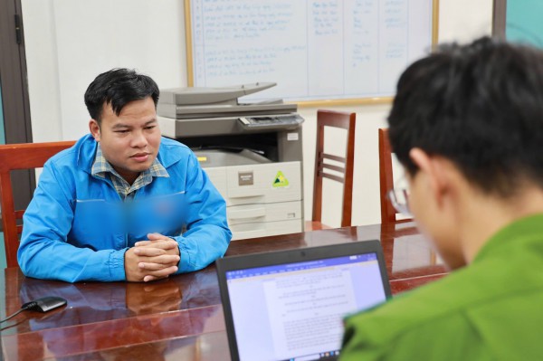 Giáo viên làm giả văn bản của lãnh đạo tỉnh để được nhà trường...  Giáo viên làm giả văn bản của lãnh đạo tỉnh để được nhà trường...