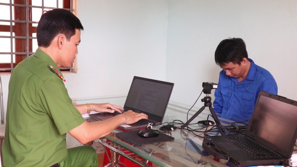 Giết người bằng dao, bị khởi tố thêm tội sử dụng trái phép vũ khí quân dụng