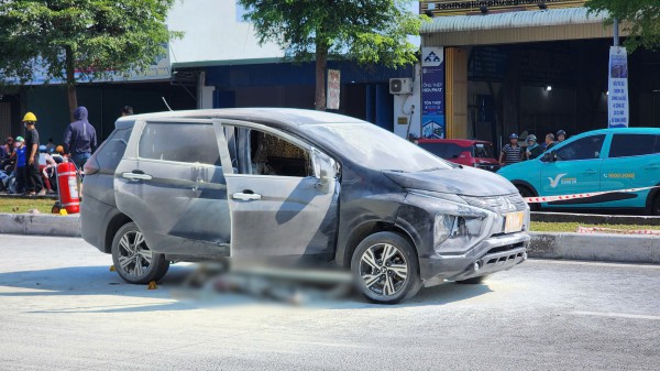 Hai người tử vong bất thường trong vụ ô tô bốc cháy ở ngã ba Huế Hai người tử vong bất thường trong vụ ô tô bốc cháy ở ngã ba Huế