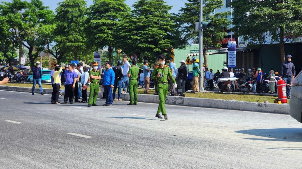 Hai người tử vong bất thường trong vụ ô tô bốc cháy ở ngã ba Huế Hai người tử vong bất thường trong vụ ô tô bốc cháy ở ngã ba Huế