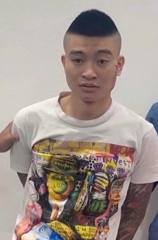 Hẹn xem hàng rao bán trên mạng rồi cướp giật, bỏ trốn ra nước ngoài Hẹn xem hàng rao bán trên mạng rồi cướp giật, bỏ trốn ra nước ngoài