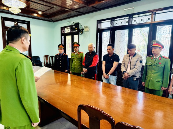 Huế: Khởi tố giám đốc khai thác cao lanh lậu, gây thiệt hại tiền tỉ