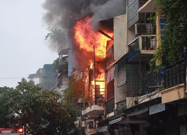 Khánh Hòa: Cháy tại căn biệt thự, chủ nhà nằm gục bên vũng máu