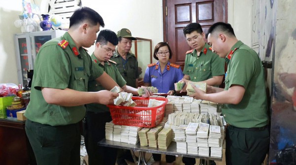 Khởi tố 3 bị can 