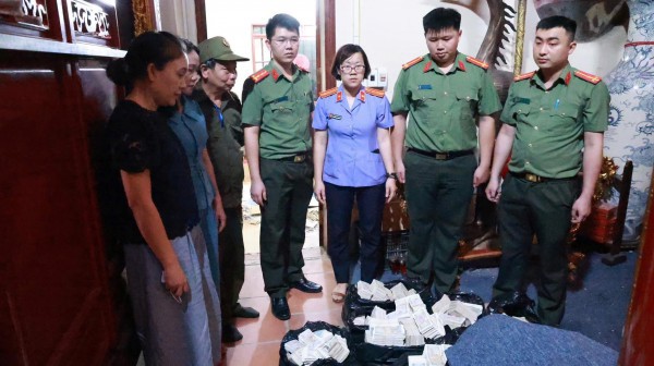 Khởi tố 3 bị can 