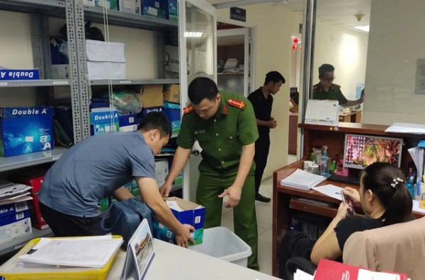Khởi tố 6 người tại trung tâm kiểm định thuộc Bộ Nội vụ Khởi tố 6 người tại trung tâm kiểm định thuộc Bộ Nội vụ