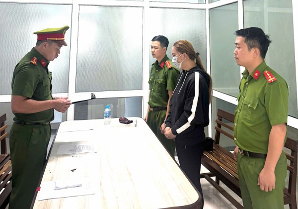 Khởi tố nữ giám đốc sản xuất, buôn bán kem dưỡng da, chống nắng là hàng giả Khởi tố nữ giám đốc sản xuất, buôn bán kem dưỡng da, chống nắng là hàng giả
