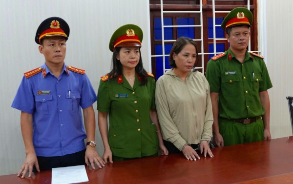 Khởi tố nữ giám đốc sản xuất hàng triệu lít dầu ăn giả Khởi tố nữ giám đốc sản xuất hàng triệu lít dầu ăn giả