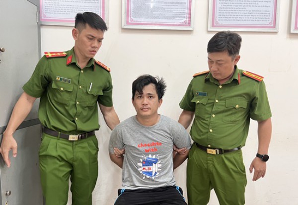 Khởi tố vụ cán bộ ANTT tại Cà Mau bị đâm thủng ngực Khởi tố vụ cán bộ ANTT tại Cà Mau bị đâm thủng ngực