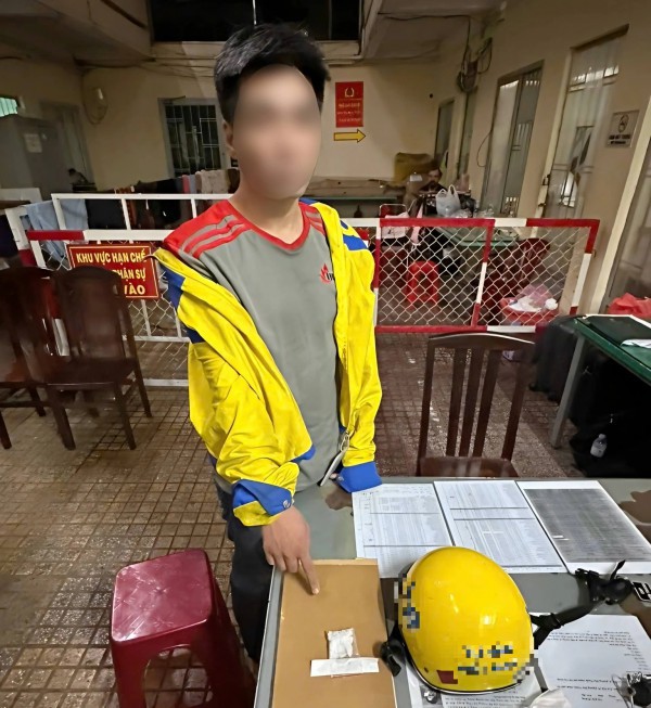 Kiểm tra lưu trú, Công an TP.HCM phát hiện 5 người liên quan ma túy