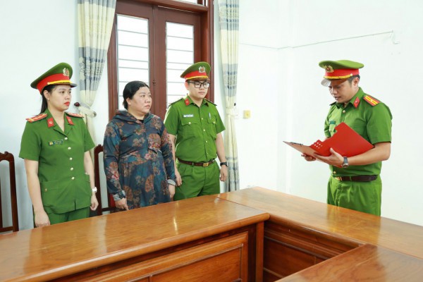 Lừa vay hơn 1 tỉ đồng để đánh bạc trực tuyến Lừa vay hơn 1 tỉ đồng để đánh bạc trực tuyến