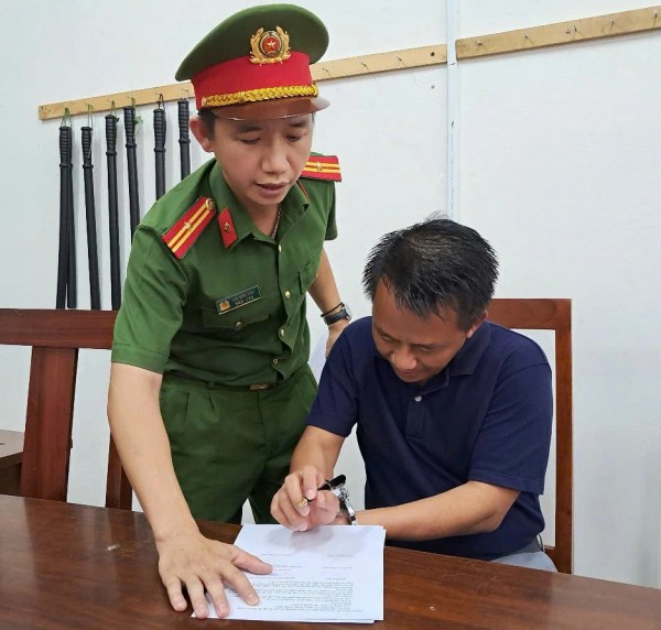 Một giám đốc bị đại gia Khoa ‘gỗ’ lừa chạy án trong phi vụ triệu đô Một giám đốc bị đại gia Khoa ‘gỗ’ lừa chạy án trong phi vụ triệu đô
