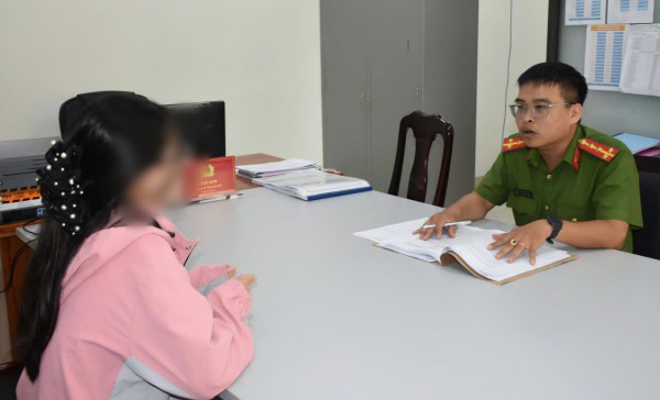 Nam sinh bị ‘bắt cóc online’, hoảng loạn nhốt mình trong nhà nghỉ