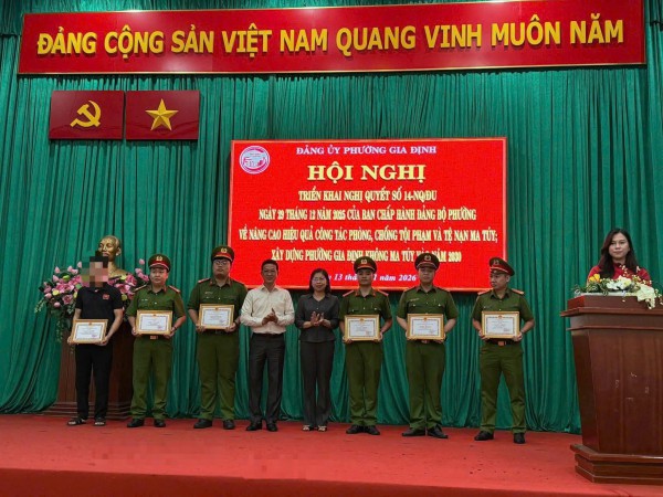 Nghi kiện hàng 