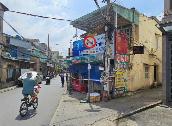 Người đàn ông tử vong trong tư thế treo cổ ở tiệm tạp hóa Người đàn ông tử vong trong tư thế treo cổ ở tiệm tạp hóa