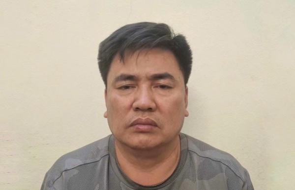 Người vi phạm đẩy đại úy CSGT vào đầu xe tải do không được bỏ qua lỗi