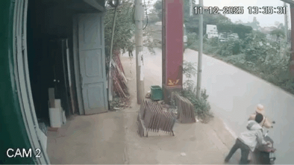 Người vi phạm đẩy đại úy CSGT vào đầu xe tải do không được bỏ qua lỗi