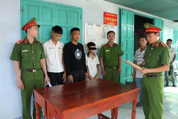 Ninh Thuận: Xông vào trạm y tế đâm trọng thương 