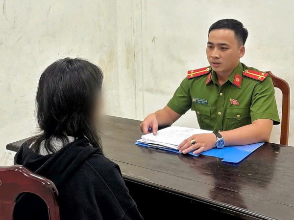 Nữ sinh viên bị 