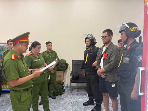 Phá đường dây lừa đảo chiếm đoạt tài sản trên mạng do người Trung Quốc điều hành Phá đường dây lừa đảo chiếm đoạt tài sản trên mạng do người Trung Quốc điều hành