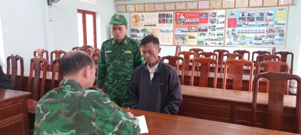 Phát hiện bè gỗ chở thuốc lá nhập lậu từ Trung Quốc Phát hiện bè gỗ chở thuốc lá nhập lậu từ Trung Quốc