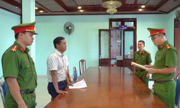 Phó chủ tịch và nhân viên một phường cũ ở Huế bị bắt vì nhận hối lộ Phó chủ tịch và nhân viên một phường cũ ở Huế bị bắt vì nhận hối lộ