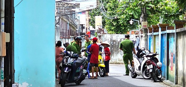 Phong tỏa con hẻm điều tra vụ thi thể trẻ sơ sinh bỏ trong thùng carton