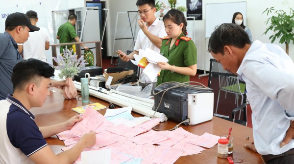 Quảng Bình: Bắt trưởng văn phòng đại diện sàn tiền ảo