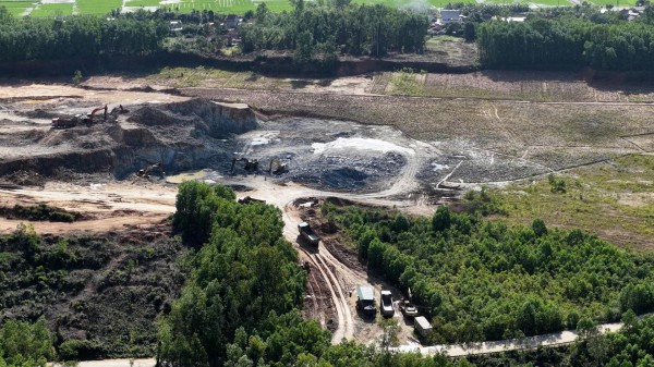 Quảng Ngãi: Công an vào cuộc vụ khai thác khoáng sản tại mỏ đất núi Lệ Thủy