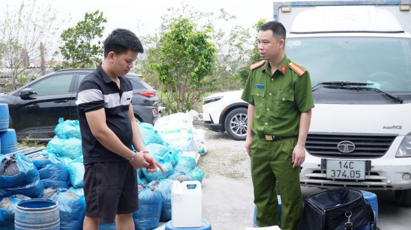 Quảng Ninh phát hiện xưởng sản xuất háng tấn giá đỗ dùng chất cấm