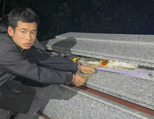 Quảng Trị: Giấu cả nghìn viên ma túy ở nghĩa địa để dùng dần