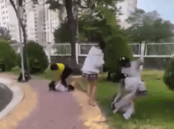 TP.HCM: 2 nữ sinh bị hành hung dã man, 1 em nhập viện cấp cứu