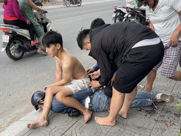 TP.HCM: Bắt nhanh nghi phạm cướp giật trang sức của tiệm vàng ở phường Đông Hòa