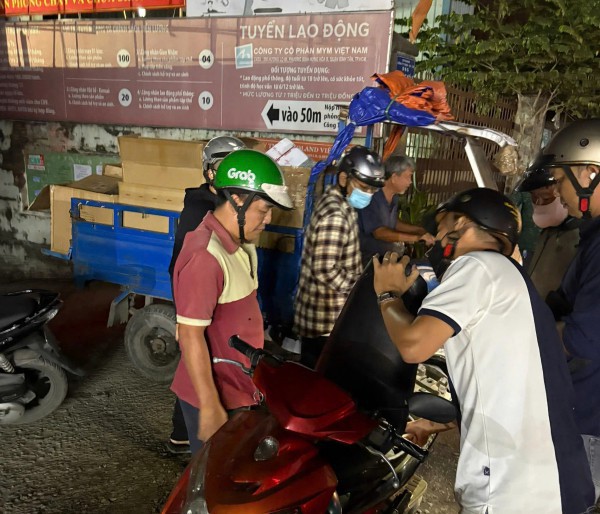 TP.HCM: Bắt tài xế xe ôm lợi dụng đồng nghiệp ngủ quên để trộm điện thoại