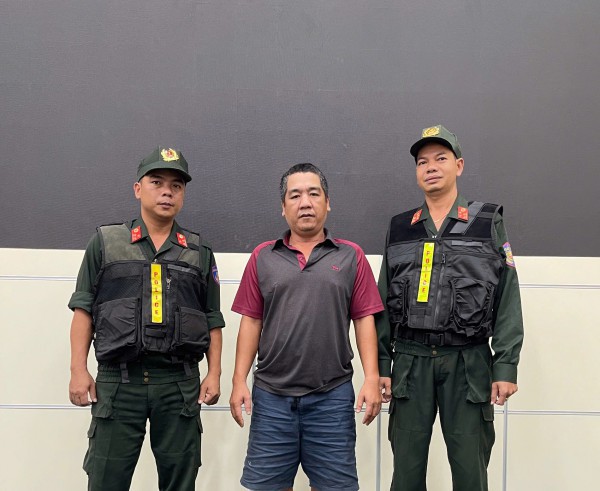 TP.HCM: Bắt tài xế xe ôm lợi dụng đồng nghiệp ngủ quên để trộm điện thoại