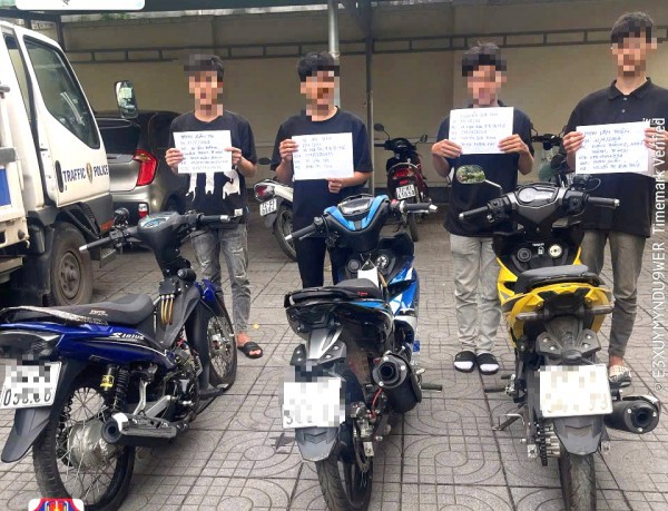 TP.HCM: Bắt tạm giam 17 thanh thiếu niên tụ tập đua xe trái phép TP.HCM: Bắt tạm giam 17 thanh thiếu niên tụ tập đua xe trái phép