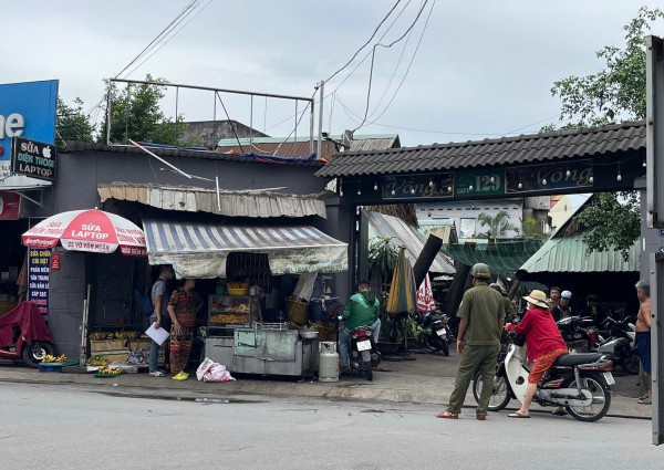 TP.HCM: Truy xét kẻ phóng hỏa đốt phòng trọ, cướp xe máy làm 2 người bị thương TP.HCM: Truy xét kẻ phóng hỏa đốt phòng trọ, cướp xe máy làm 2 người bị thương