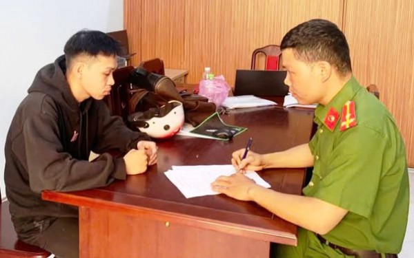 TP.Đà Nẵng: Hơn 2 giờ truy bắt nghi phạm cướp giật tài sản cụ bà bán vé số TP.Đà Nẵng: Hơn 2 giờ truy bắt nghi phạm cướp giật tài sản cụ bà bán vé số