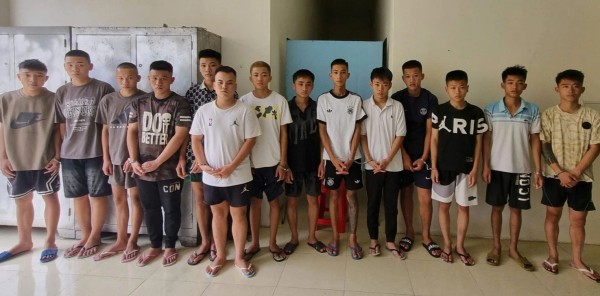 Tạm giữ 14 