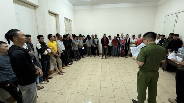 Tạm giữ 40 đối tượng đánh bạc núp bóng câu cá trao thưởng