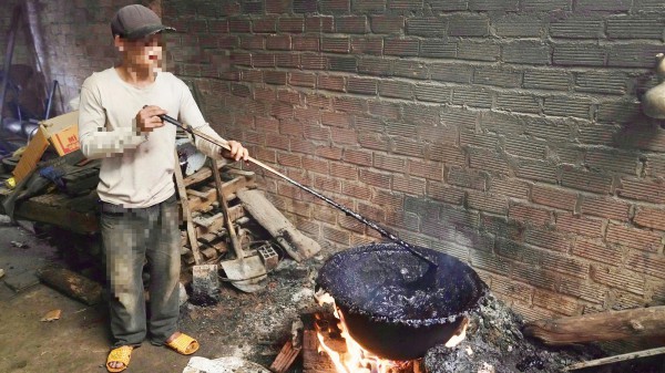 Tạm giữ giám đốc cơ sở nghi sản xuất hàng tấn cà phê giả tại Gia Lai Tạm giữ giám đốc cơ sở nghi sản xuất hàng tấn cà phê giả tại Gia Lai