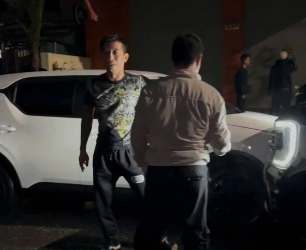 Tạm giữ người tát tài xế, bóp cổ hành khách taxi sau va chạm