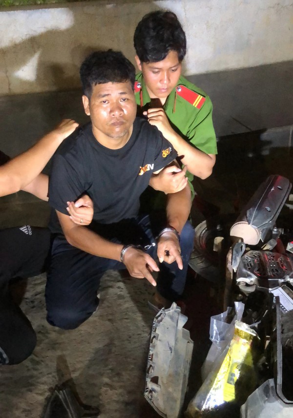 Tây Ninh: Bắt nghi can vận chuyển 2,1 kg ma túy bằng xe máy qua biên giới