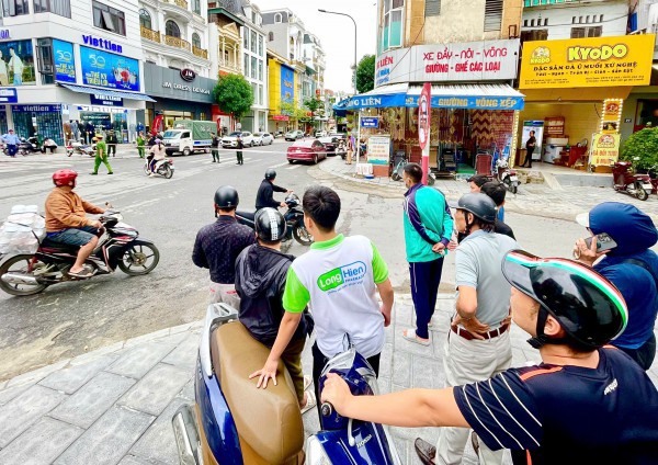 Thanh Hóa: Nhiều cảnh sát xuất hiện tại tiệm vàng lớn trên đường Lê Hoàn