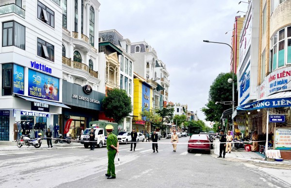 Thanh Hóa: Nhiều cảnh sát xuất hiện tại tiệm vàng lớn trên đường Lê Hoàn