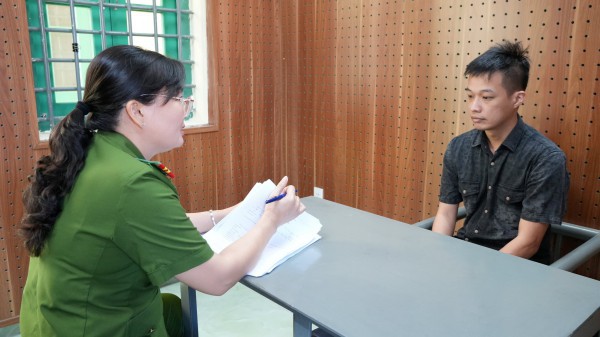 Tiền Giang: Khởi tố bị can lừa đảo chứng khoán, đánh bạc qua mạng Tiền Giang: Khởi tố bị can lừa đảo chứng khoán, đánh bạc qua mạng