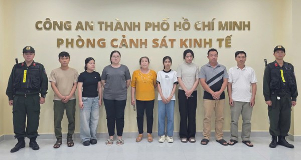 Triệt phá đường dây sản xuất gần 20.000 chai nước hoa giả thương hiệu nổi tiếng Triệt phá đường dây sản xuất gần 20.000 chai nước hoa giả thương hiệu nổi tiếng