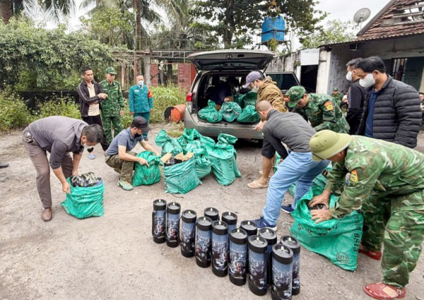 Triệt xóa đường dây đưa khí cười từ nước ngoài vào Việt Nam