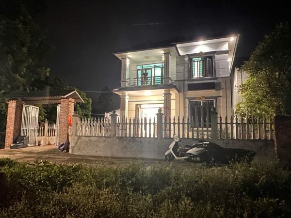 Tự tử sau khi chém chết nhân tình cùng 2 con