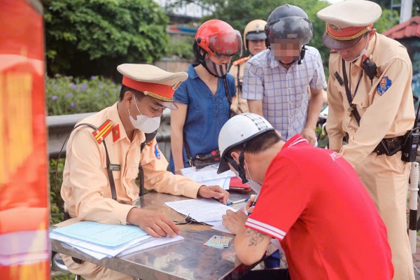 Vi phạm giao thông: Phạt lao động công ích để tránh 